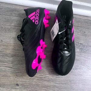Soccer cleats size 4 1/2 brand new
